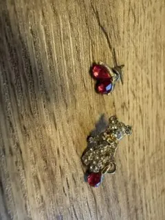ベアモチーフ アシンメトリーピアス
