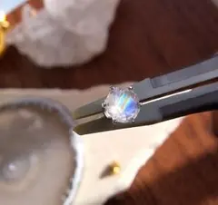 ⑤ムーンストーン4mmスタッドピアス　サージカルステンレス　片方のみ