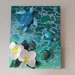 立体ウミガメと花のアート作品