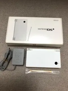 ニンテンドーDSi ホワイト　箱付き 充電器　説明書付き