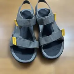 Crocs サンダル グレー×イエロー　サイズ7 ２５センチのサムネイル
