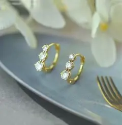 高品質三粒の小石フープピアス ゴールド