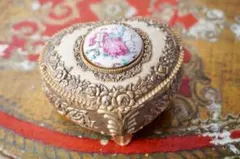 ヴィンテージ 美しい装飾のジュエリーボックス