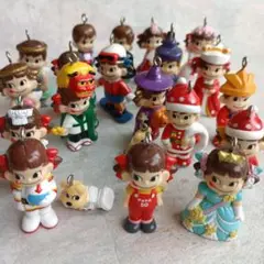 新品未開封 ペコちゃん キーホルダー フィギュア マスコット 16体セット ペコちゃん おまけ フィギュア - メルカリ