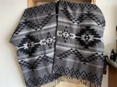 幾何学模様 フリンジ付きポンチョ