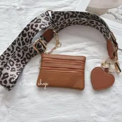 【再入荷】じゃらじゃら3連スマホショルダー　ヒョウ柄　ミニポーチ　帽子クリップ