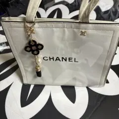 CHANEL ホワイト トートバッグ チャーム付き　ハンドメイド
