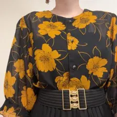 ブラック キャメル系 花柄 ノーカラー 昭和レトロ ブラウスのサムネイル