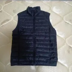 値下げ　ユニクロ ウルトラライトダウンベスト M　ブラック