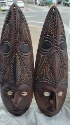 木彫り アフリカンマスク 2点セット 壁掛け - メルカリ