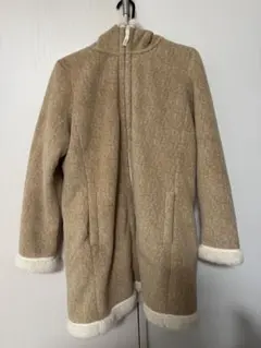 フード付きベージュムートンコート