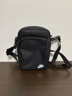 Nike ヘリテージ　クロスボディバッグ
