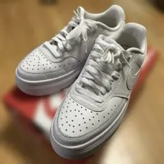 ナイキ　ウィメンズ　コートビジョン　アルタ　ホワイト 厚底　中古美品