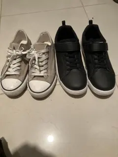 グレーと瞬足ブラックのキッズスニーカー　23.5cm