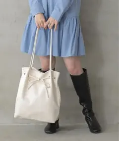 アイボリー リボンA4合皮トート