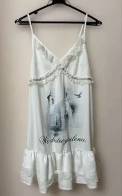 ホワイト フリル付きキャミソール　夏用　キャミ　キャミソール　レディース