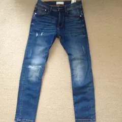 ザラ ダメージジーンズ