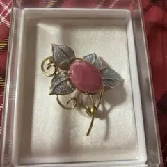 花モチーフ ピンクストーン ブローチ　箱付き