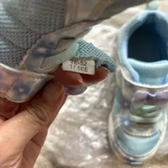 水色リボン付きキッズスニーカー　17.5センチ女の子