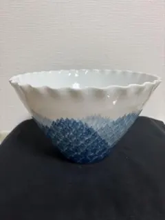 円錐形陶器花瓶 白と青のグラデーション - メルカリ