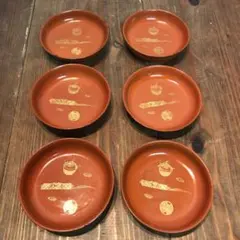 美品　年代物　木製　漆塗り　銘々皿　朱塗　金彩の鞠や巻物の絵柄が素敵な　和柄　祝