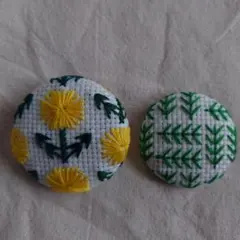 刺繍ブローチ2個セット　タンポポと幾何学模様の小枝　ハンドメイド