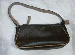 【新品同様】GUESS ゲス ショルダーバッグ モノグラム ブラウン 茶色のサムネイル