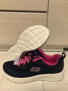 スケッチャーズ SKECHERS 未使用　軽量　スニーカー　メモリーフォーム