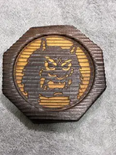 サービス品　そしじ玉を持つ龍　差し込み　裏黒　浮彫り　ハンドメイド　置物　パワー そしじ玉を持つ龍 差し込み 焼桐板 八角形 浮彫り ハンドメイド 置物