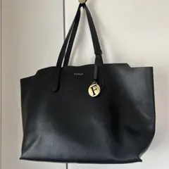 美品　FURLA　フルラ　サリー　トートバッグ　レザー　ブラック　A4 通勤