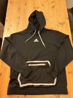 adidas フード付き黒パーカー