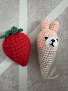 いちご型とウサギ型のあみぐるみセット
