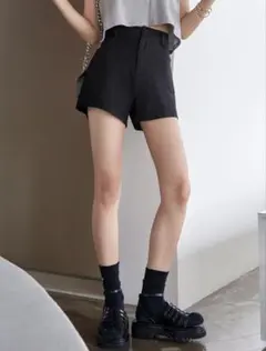黒ショートパンツ