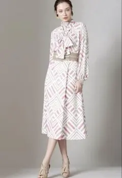 ピンキーアンドダイアン 幾何学模様 セットアップ ピンク