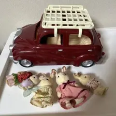 赤い車とシルバニアファミリー5体セット
