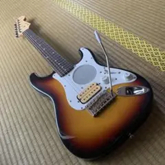Fender ストラトキャスター サンバースト　ミニギターアンプ内蔵 Amazon.co.jp: Fender Stratocaster ミニサンバースト べっ甲