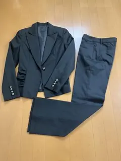 黒いダブルブレストスーツ