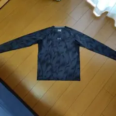 【値下中】Under Armour アンダーアーマー 長袖トレーニングシャツ 黒