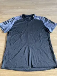 adidas 通気性ショートスリーブTシャツ