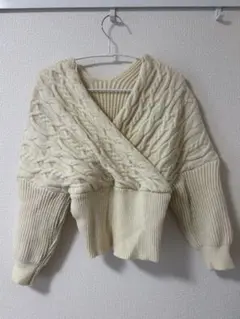 アイボリー ケーブル編み 長袖ニット