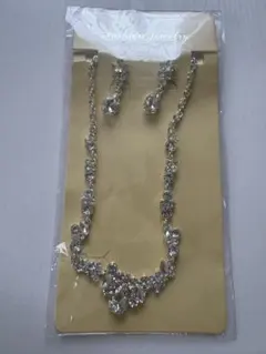 ウェディングアクセサリー ピアス/ネックレス シルバー　発表会　結婚式