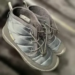 未使用品　KEEN キーン キッズ　女性　23.5cm 【防水透湿/保温】のサムネイル