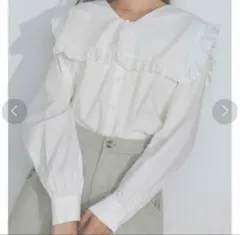 【完売品】merryjenny Vネックスクエアカラーフリルブラウス ホワイトのサムネイル