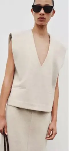 ZARA ラスティックベストVネックベスト