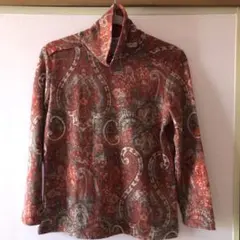 長袖ハイネックトップス 赤とグレーのパターン