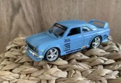 〈MUSCLE MACHINES〉DATSUN 510 ダットサン ブルーバード