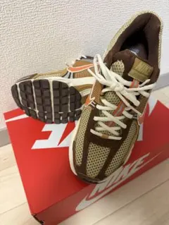 NIKE Zoom Vomero 5のサムネイル