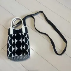 モノトーン ニット サコッシュ ショルダーバッグのサムネイル