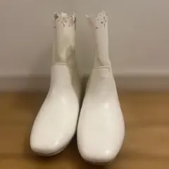 スカラップデザイン ショートブーツ アイボリー Lサイズ 太ヒール 上品