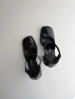 Prada Black Leather Strap Heelsのサムネイル